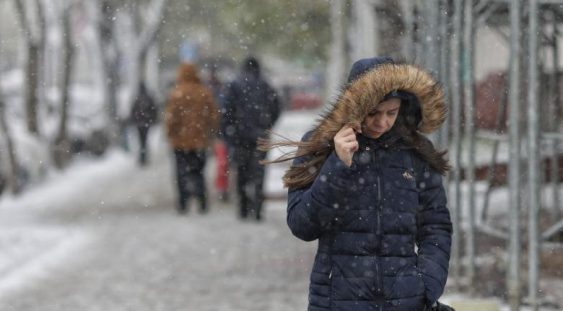 Iarna se instalează în forță: Informare meteo de vreme rece, ninsori, polei și vânt