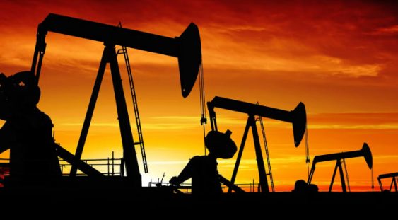 Prețul petrolului se prăbușește pe piețele internaționale