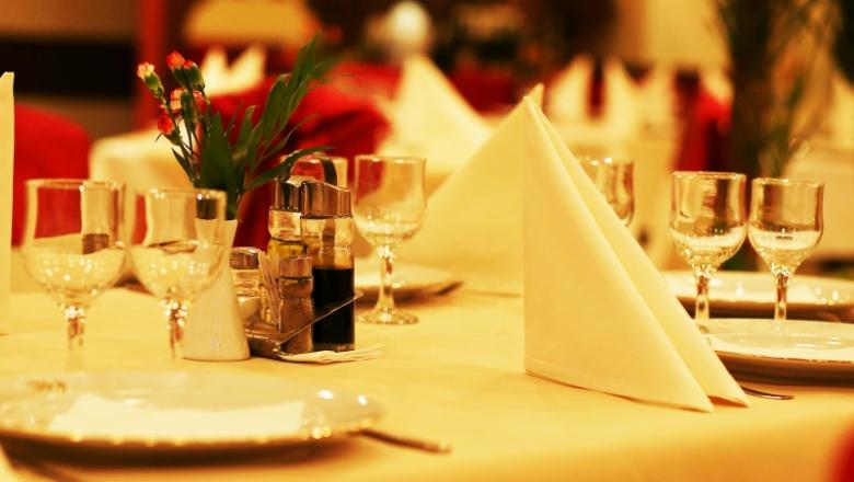 Se redeschid restaurantele, barurile, cinematografele și sălile de jocuri din București, de luni