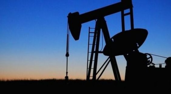 Prețul petrolului a scăzut luni cu peste 3%