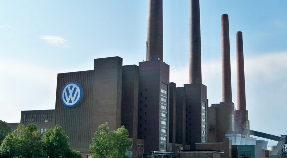 Volkswagen oprește producția la majoritatea fabricilor din Germania