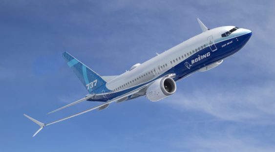 Boeing reia într-un ritm redus producţia avionului 737 MAX
