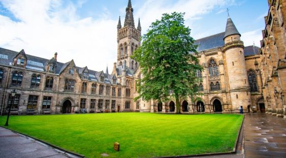 Studenţii din UE vor plăti taxe mai mari la universităţile din Anglia