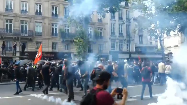 Proteste violente la Paris chiar de Ziua Națională