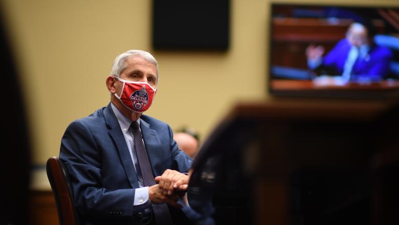 Fauci: Zeci de milioane de doze de vaccin anti-COVID-19 vor fi disponibile la începutul anului 2021