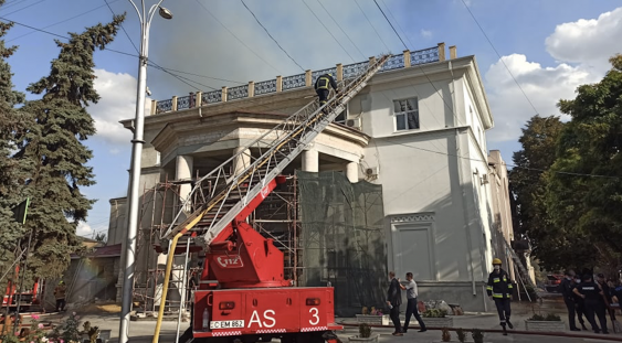 Filarmonica Națională din Chișinău, devastată de incendiu