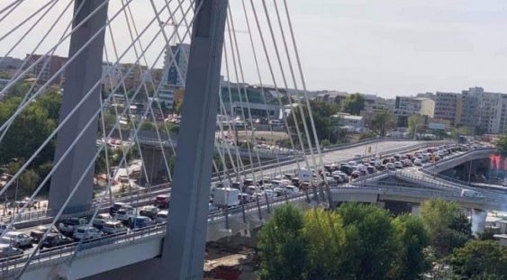 Podul Ciurel, blocat la ora de vârf, la două zile după deschidere