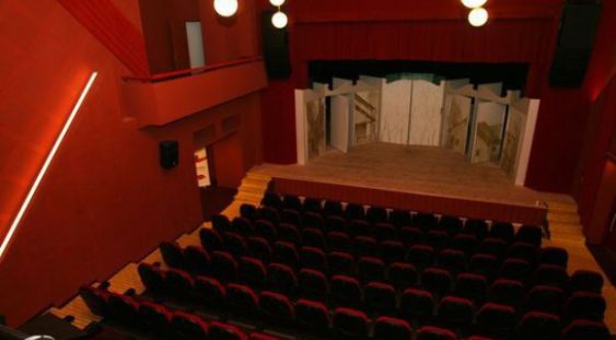 Teatrul Excelsior începe stagiunea, vineri, cu producţii în premieră