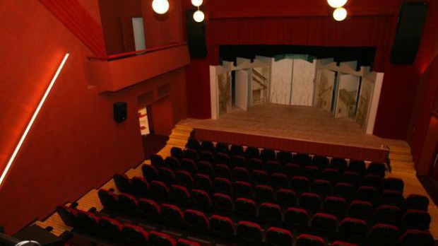 Teatrul Excelsior începe stagiunea, vineri, cu producţii în premieră