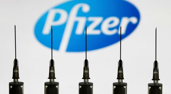 A zecea tranșă de vaccin Pfizer, de 201.000 doze, sosește luni în România