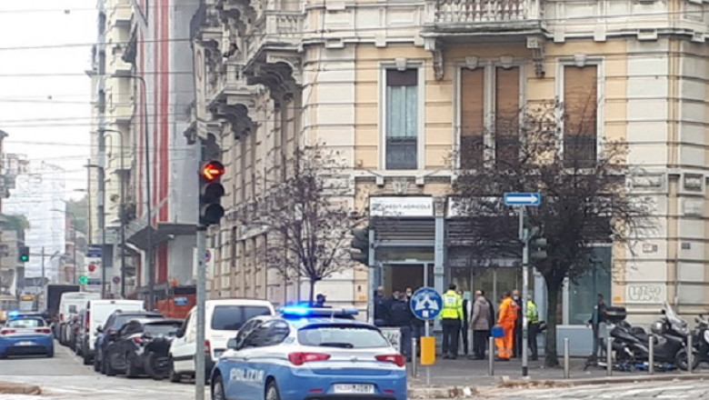 Jaf cu luare de ostatici la o bancă din Milano
