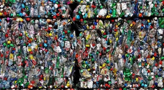 Americanii și britanicii sunt cei mai mari producători de deșeuri de plastic din lume