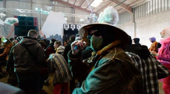 Franța: 2.500 de persoane au sărbătorit revelionul la un rave party ilegal