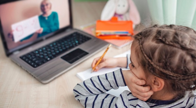 Guvernul adoptă astăzi o Ordonanță care prelungește învățământul online până în 8 februarie