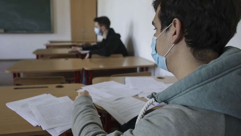În școli se vor ține ore de recuperare a materiei pierdute în timpul cursurilor online
