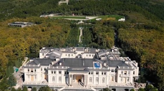 Navalnîi prezintă imagini cu „palatul lui Vladimir Putin”: 18.000 de metri pătrați, într-un complex de 7.000 de hectare