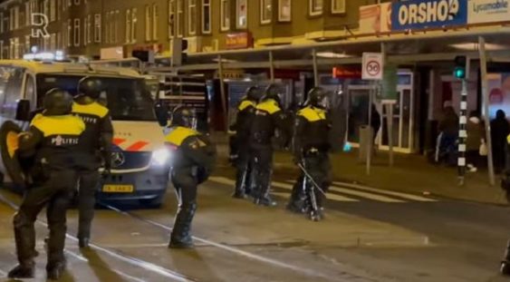 A treia noapte de proteste în Olanda