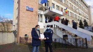  Un bărbat de 50 de ani a găsit 5.000 de euro în fanta unui bancomat din Iași