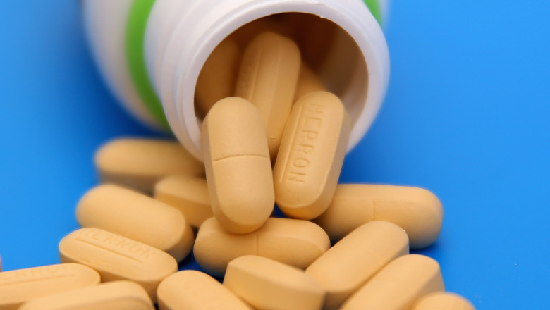 Un bărbat din Botoșani a murit de la o supradoză de paracetamol, după ce s-a tratat singur de COVID