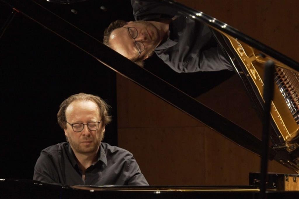 Dirijorul David Giménez Carreras şi pianistul Roberto Prosseda în stagiunea on-line a Filarmonicii „George Enescu”