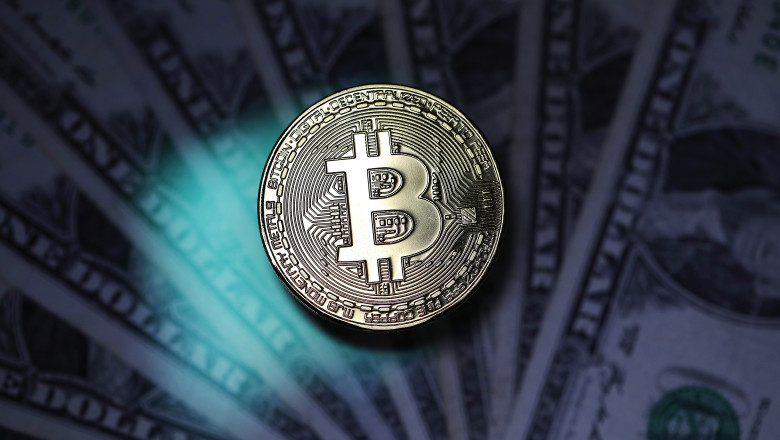 Valoarea bitcoin aproape că s-a dublat faţă de anul trecut. Ce stă în spatele acestei creşteri istorice