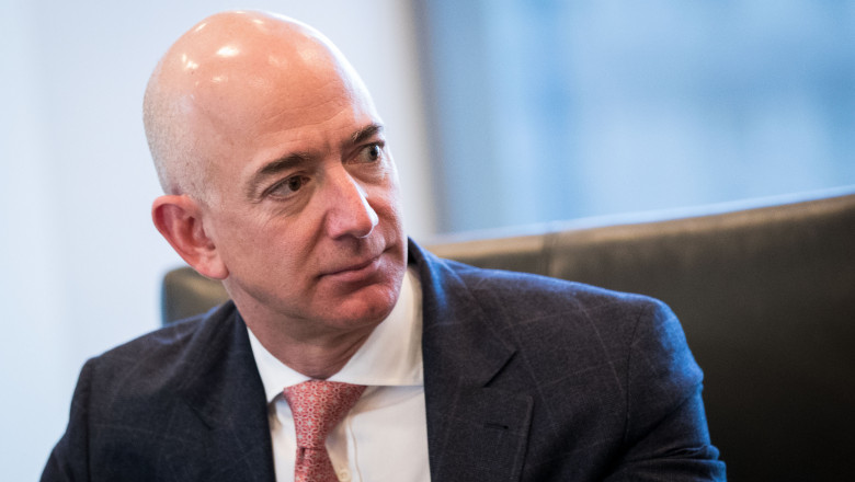Jeff Bezos s-a oferit să plătească două miliarde de dolari către NASA ca să îl lase să ducă oameni pe Lună