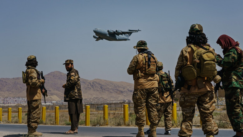 Kabul, ținta unui nou atac: 5 rachete au fost trase spre aeroport