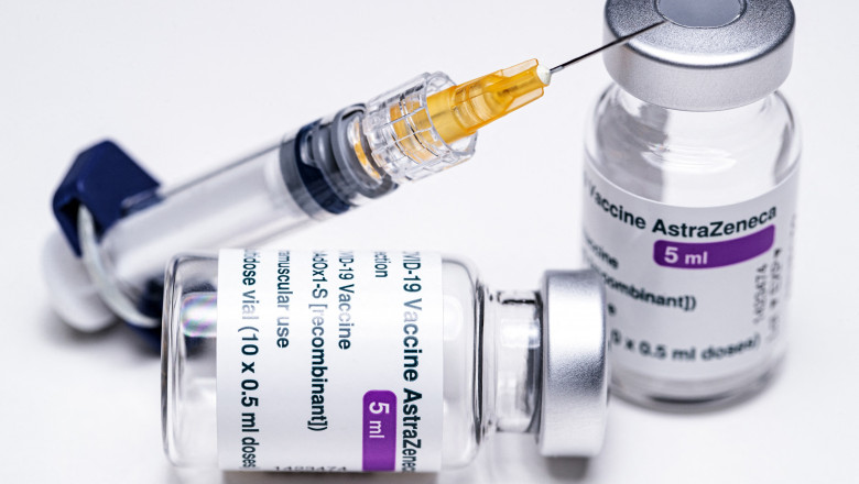 Începe vaccinarea cu a treia doză