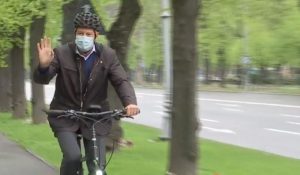  Klaus Iohannis s-a dus joi dimineață cu bicicleta la Cotroceni
