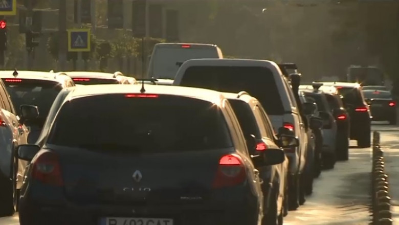 Aglomerație în trafic, în București, în prima zi de școală