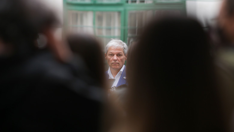 Dacian Cioloş a invitat marţi PNL, UDMR şi minorităţile naţionale la negocieri
