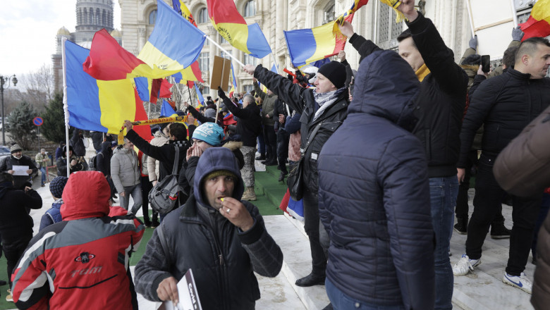 Protest AUR față de certificatul COVID