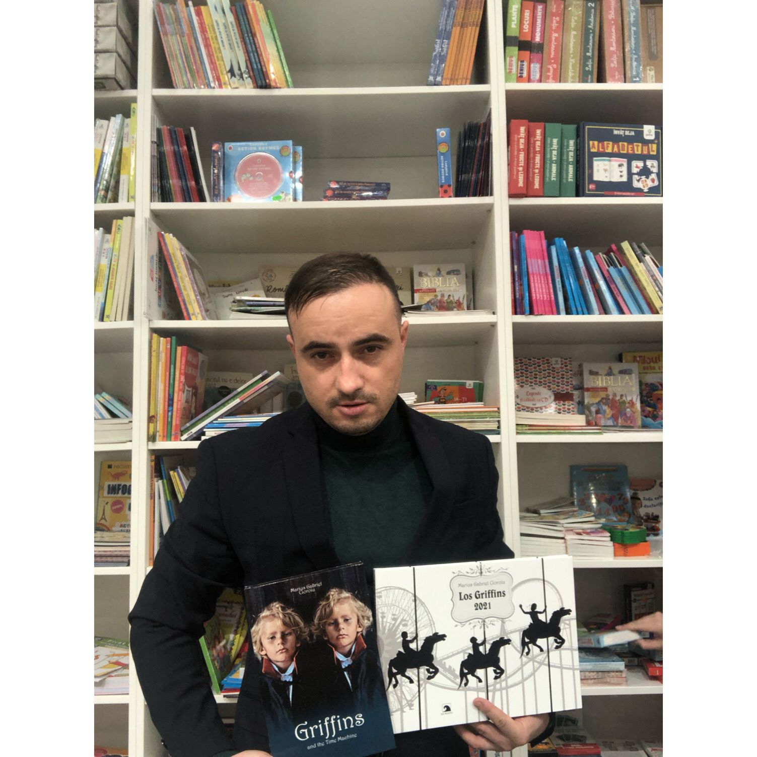 PHOTO-2022-03-31-18-03-42 Interviul săptămânii cu scriitorul Marius Cioroiu