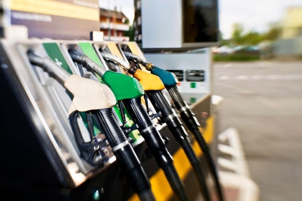 Guvernul va compensa prețul la motorină și benzină pentru trei luni
