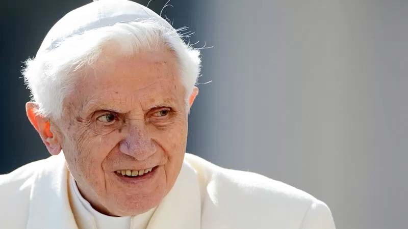 Fostul Papă Benedict a murit la 95 de ani