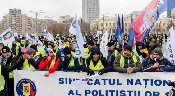 Polițiștii se pregătesc de grevă