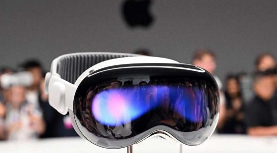 Apple a lansat noua cască de realitate virtuală