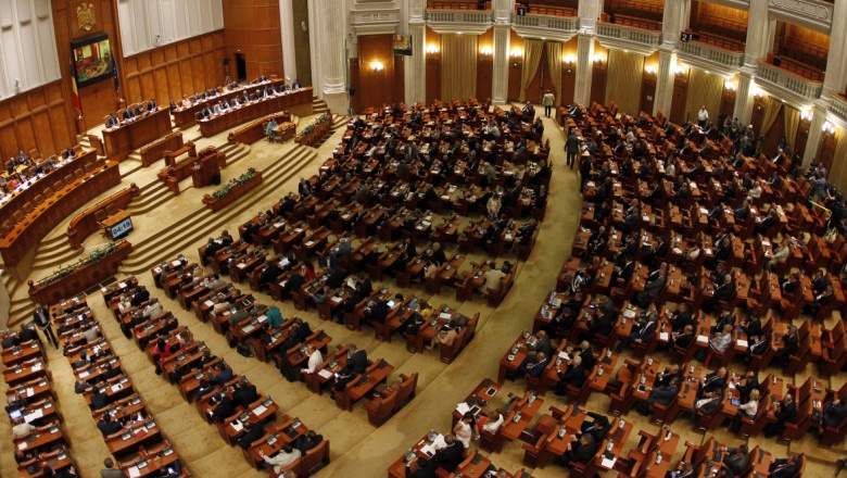 Parlamentul a eliminat posibilitatea cumului pensiei cu salariul