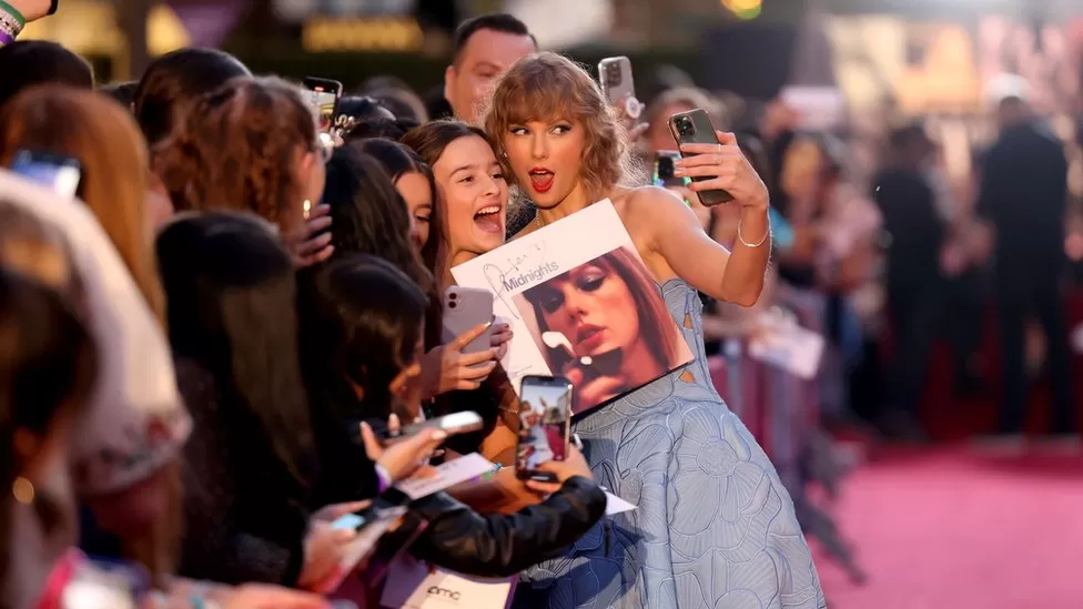 Taylor Swift a devenit miliardară