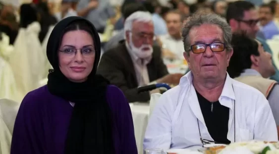 Proeminentul regizor Iranian, Dariush Mehrjui și soția sa, au fost găsiți morți în reședința lor din Teheran