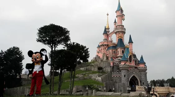 Europarlamentarii au ajuns „din greșeală” la Disneyland