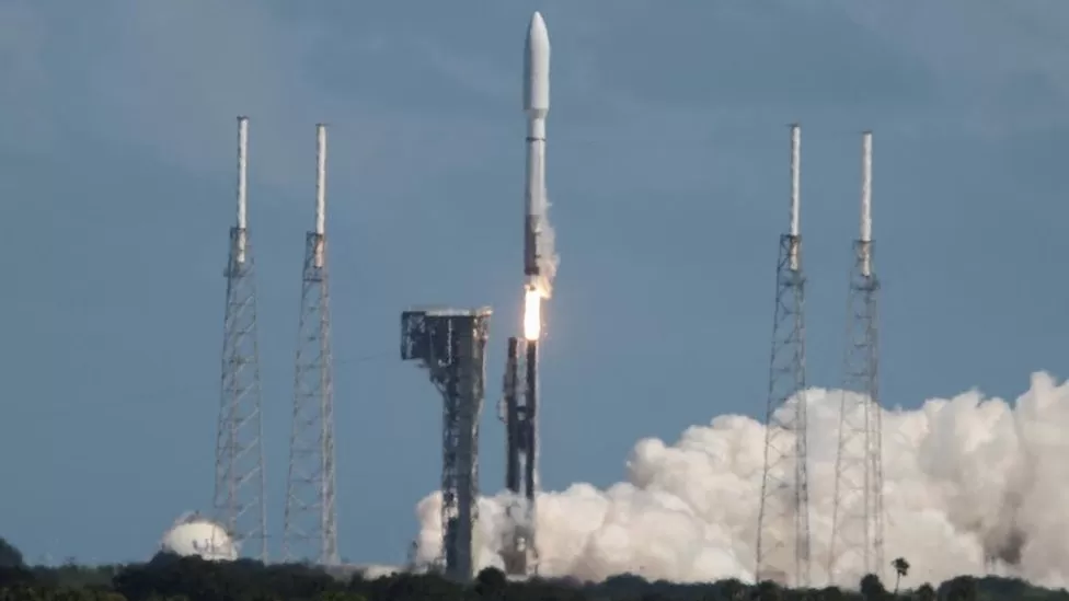 Jeff Bezos intră în cursa internetului prin satelit cu Proiectul Kuiper