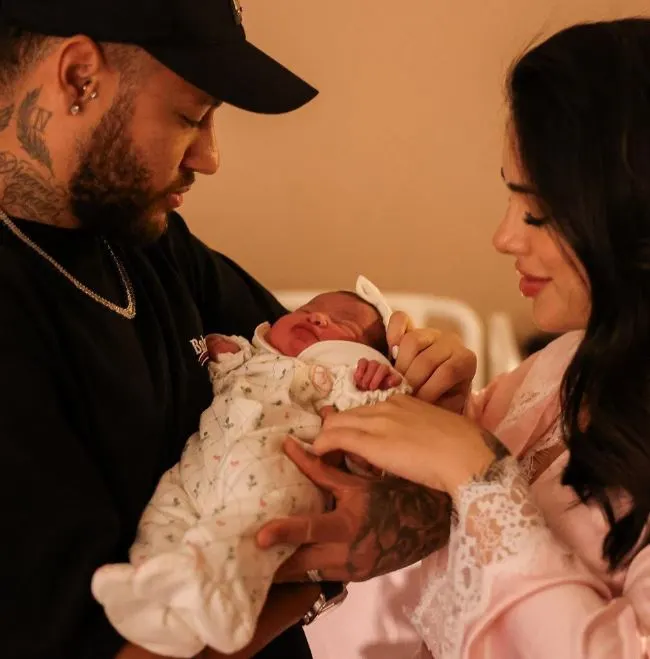 MjAxMzIyNTk3NDExOTg5MzM2 Neymar devine tată pentru a doua oară