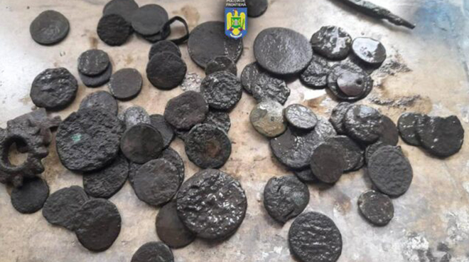 Tezaur numismatic din perioada romană descoperit la granița de la Negru Vodă
