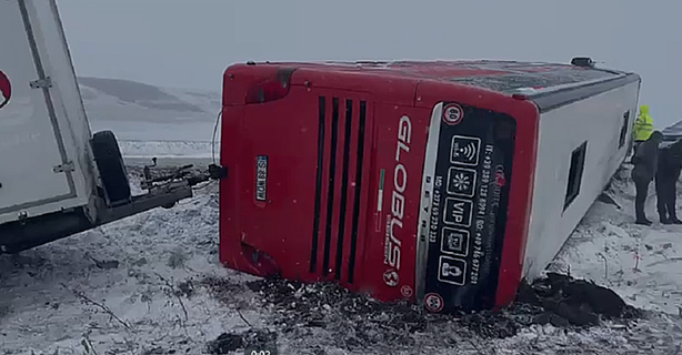 Accident pe E 581: un autocar cu 40 de persoane s-a răsturnat în Vaslui