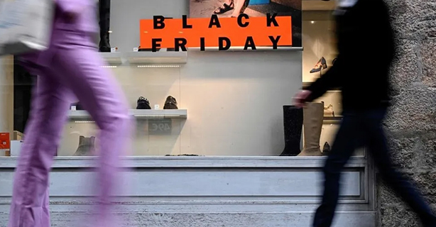 Franța avertizează populația să evite ofertele de Black Friday la îmbrăcăminte
