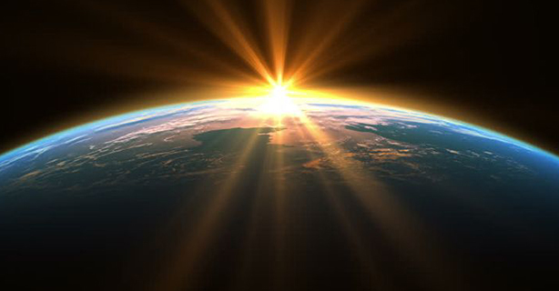 Sâmbătă după-amiază Pământul va fi lovit de o puternică explozie solară