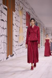 4-2-200x300 Glamour și eleganță la prezentarea Dior Haute Couture Spring-Summer 2024