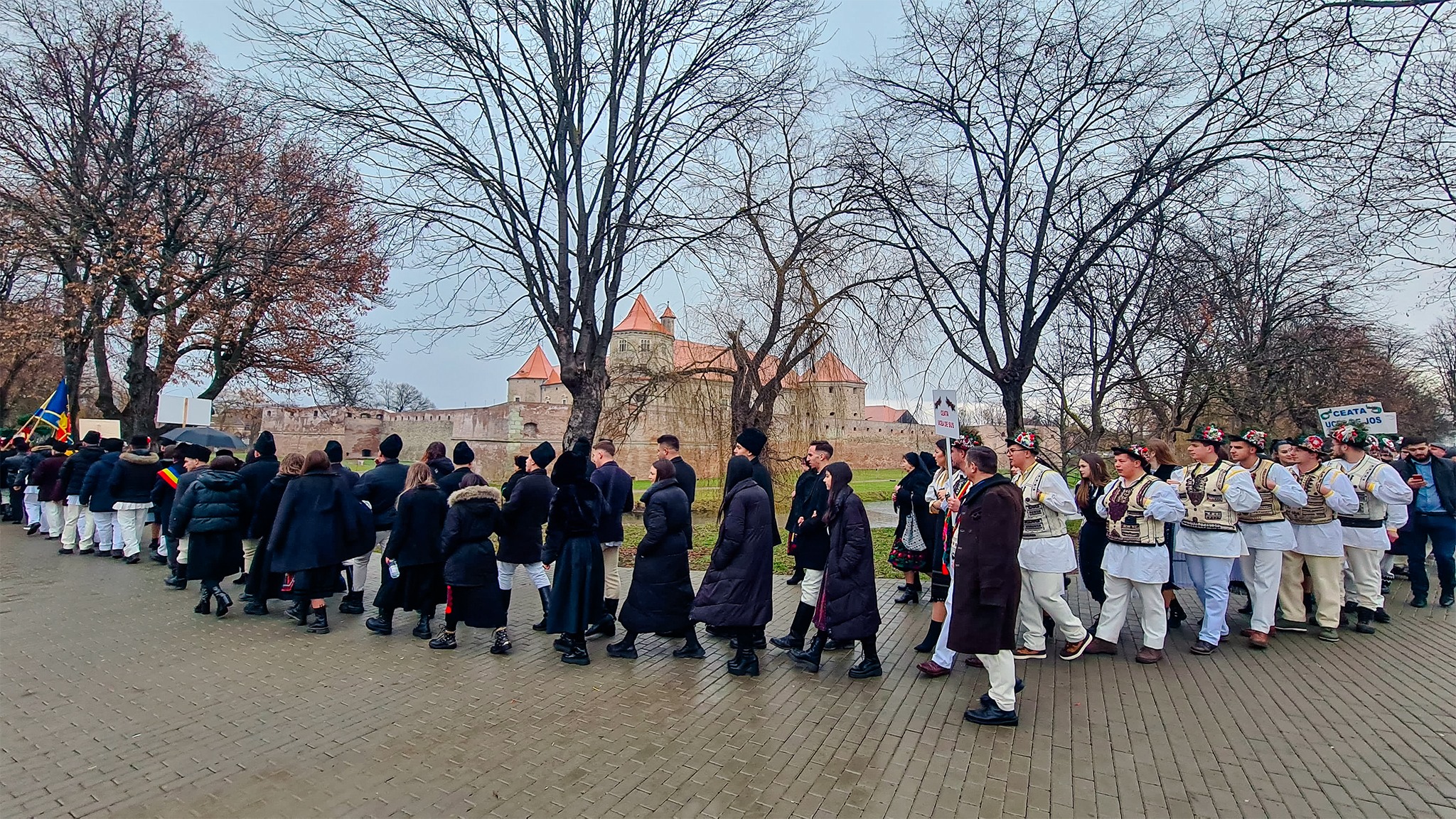 417750681_678615377793702_2994820553837092580_n Festivalul cetelor de feciori din Țara Făgărașului