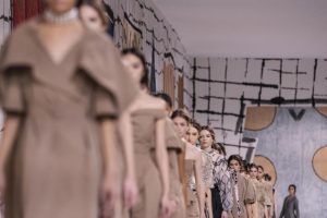6-2-300x200 Glamour și eleganță la prezentarea Dior Haute Couture Spring-Summer 2024